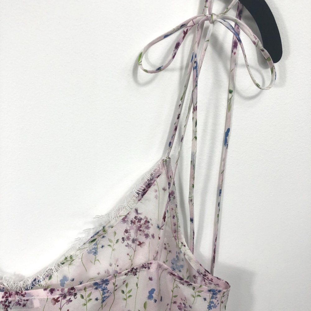 Natural silk floral lace top with buttons - Picture 7 of 7
